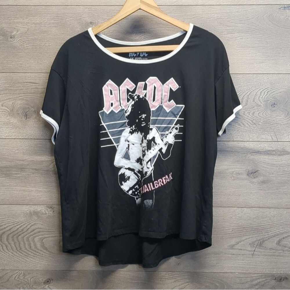AC/DC Short Sleeve Band T-shirt Women's Plus Size 2xl *fits smaller*